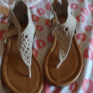 Maurices size 8 sandals